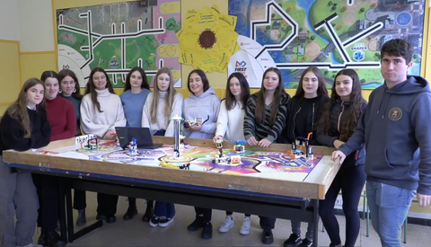 El equipo Arizmendi-Ikerlan preparado para el torneo FLL Euskadi-MONDRAGON