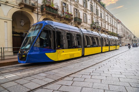 Premium PSU and Ikerlan develop an ultra-compact auxiliary converter that uses catenary energy to power the air conditioning system of the Turin tramway coaches