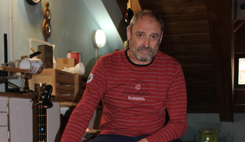 “No hago instrumentos para ser solo expuestos, quiero que la gente les saque sonido”