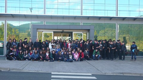80 adolescentes participan en la charla  sobre redes sociales organizada por el  Grupo ULMA 