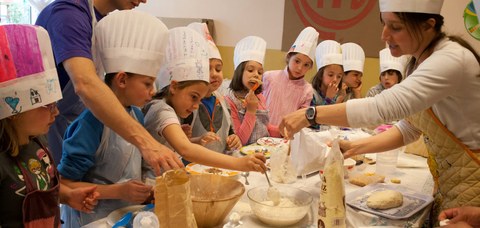 Ausolan celebra la Semana de la Multiculturalidad y el Comercio Justo en 267 colegios del Estado