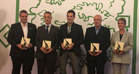 BATZ, Cikautxo, Maier y Eika reciben el premio de honor Lauaxeta 