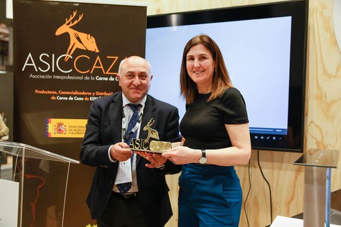 Bergara recibe el Premio Asiccaza 2023 por su apoyo y promoción a la carne de caza