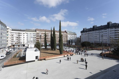 Canales ULMA en la renovada plaza Santa Bárbara de Vitoria-Gasteiz