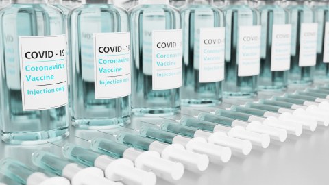 Cinco cosas que debes saber tras recibir la vacuna de la Covid-19