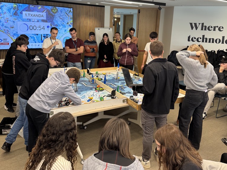 FLL_Ikerlan_02.jpg FLL_Ikerlan_02.jpg