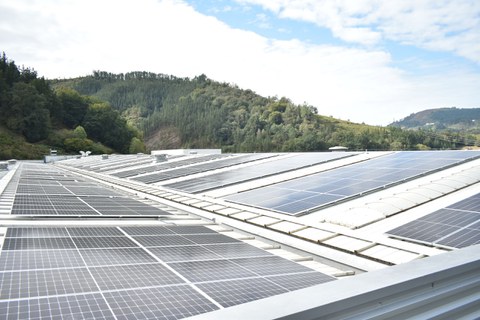 Danobatgroup despliega una red de más de 2.500 placas fotovoltaicas