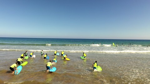 Día de surf, turismo y comida para Ikerlan