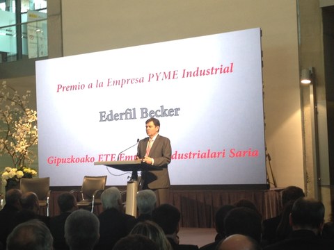 Ederfil Becker recibe el premio a la "Empresa PYME Industrial 2015" 