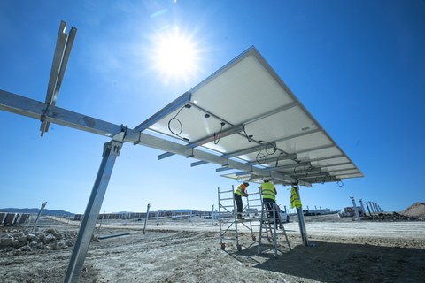 EKIAN, el mayor parque solar de Euskadi, ya luce placas fotovoltaicas