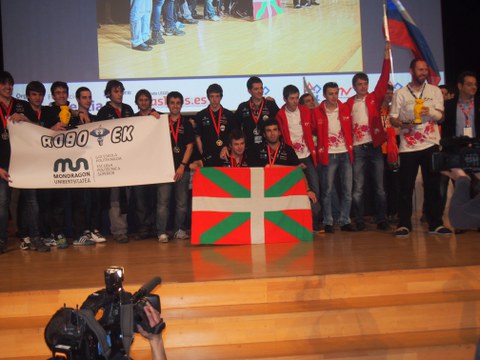 El equipo Robotek de Mondragon Unibertsitatea ha ganado la final europea del First Tech Challenge 