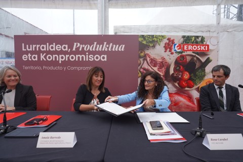 El Gobierno Vasco y Eroski renuevan su convenio para impulsar un sector agroalimentario local más sostenible y competitivo en Euskadi