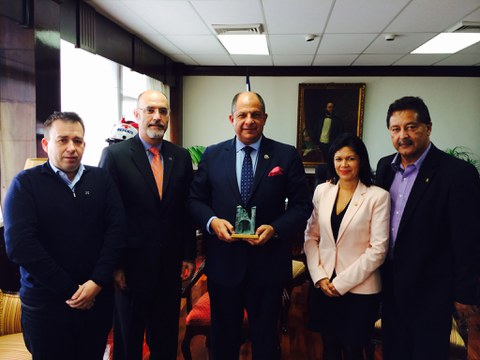 El presidente de Costa Rica recibe a una delegación de MONDRAGON