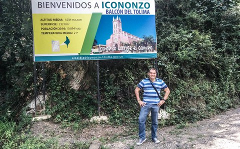 Urko López, profesor de MU, asiste a unas jornadas de paz en Colombia