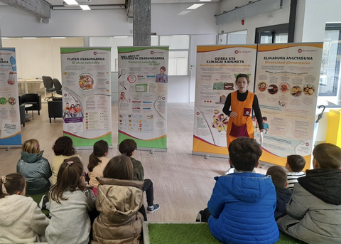Enseñando la importancia de una alimentación saludable, sostenible y solidaria