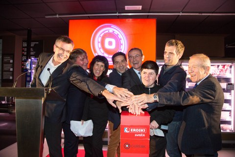 Eroski abre el primer supermercado gestionado íntegramente por personas con discapacidad