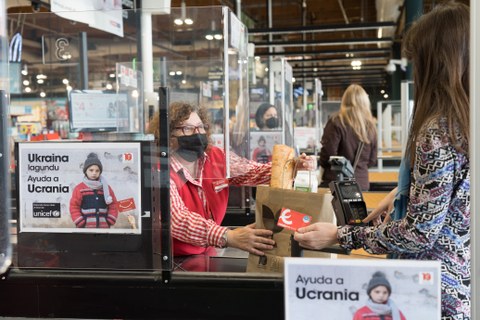 Eroski activa una campaña de ayuda a la población afectada por la crisis en Ucrania