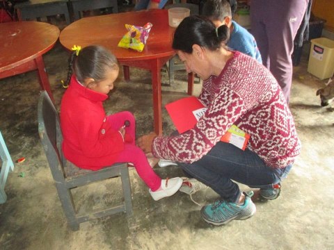 Eroski dona 25 toneladas de ropa a la ONG Federación Niños del Mundo