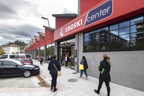 Eroski inaugura un nuevo supermercado en Aretxabaleta (Gipuzkoa)