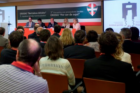 Eroski reúne a 250 proveedores vascos agroalimentarios para abordar su apuesta por los productos locales