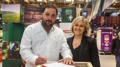 EROSKI y ABRA firman un convenio para la promoción de los vinos de Rioja Alavesa