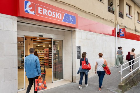 Eroski y Lanerako abren un supermercado gestionado por personas en riesgo de exclusión social