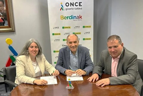 Eroski y ONCE Euskadi renuevan su colaboración para la inclusión social de personas ciegas o con discapacidad visual
