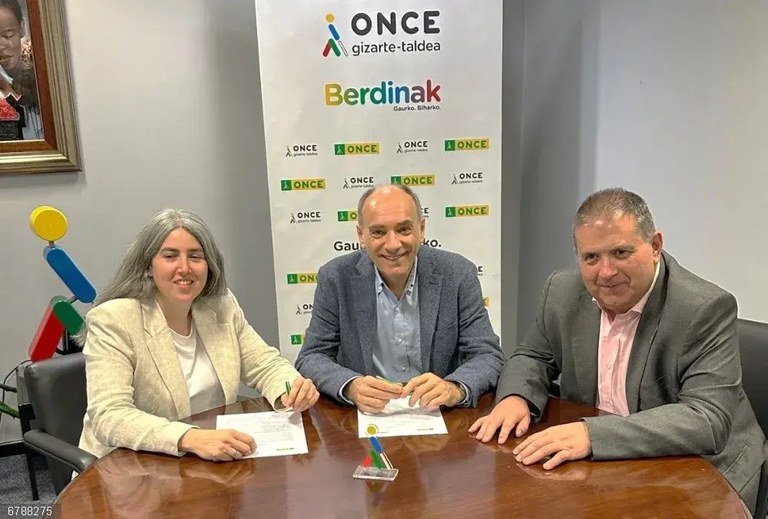 Eroski y ONCE Euskadi renuevan su colaboración para la inclusión social de personas ciegas o con discapacidad visual