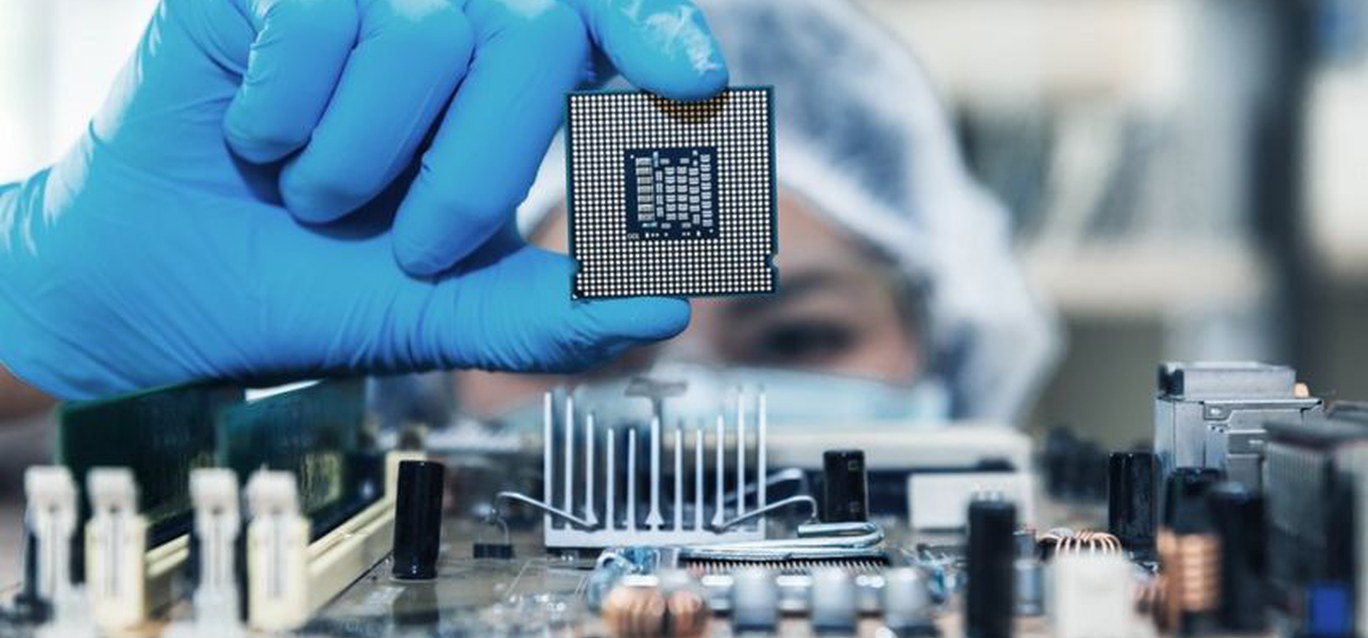 Escasez de microchips: por qué hay una crisis de semiconductores y cómo puede afectarte