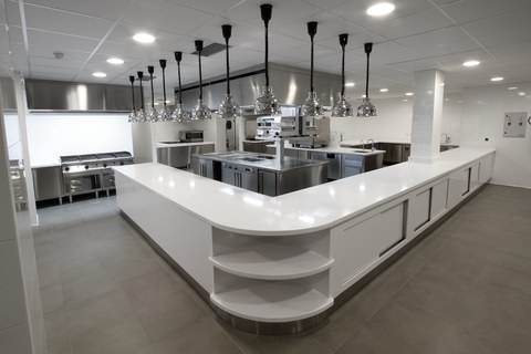 Fagor Industrial equipa la cocina del primer centro de salud, dietética y nutrición Healthouse de España