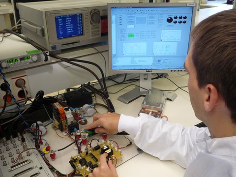 Ikerlan-IK4 firma por valor de 3,25 millones de euros nuevos proyectos de I+D bajo contrato con empresas 