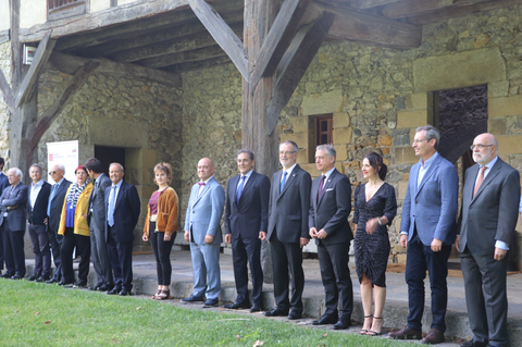 Juan Ignacio Pérez Iglesias y Aizpea de Atxa, premios Eusko Ikaskuntza-LABORAL Kutxa