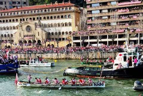 Kide estuvo presente en el evento de la Gabarra en Bilbao