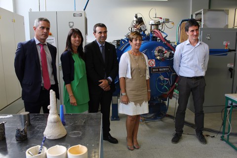 La consejera Arantza Tapia visita los laboratorios de Mondragon Unibertsitatea