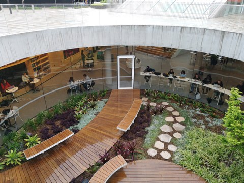 La geometría simple de ENEA-Lottus en la Green Square de Sydney (Australia)