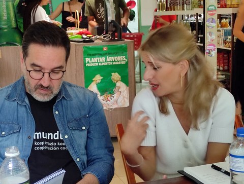 La ministra de trabajo visita el "Armazen do Campo" de Brasilia que asesora Mundukide