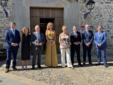 La presidenta del Congreso visita MONDRAGON