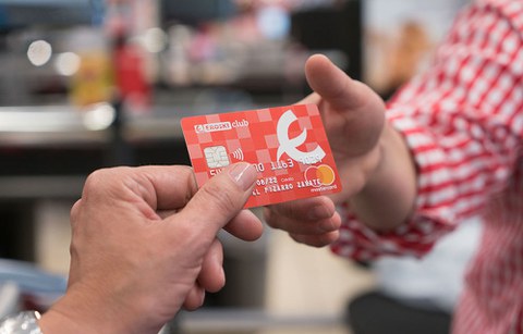 La tarjeta de crédito Eroski Club Mastercard supera los 200.000 titulares