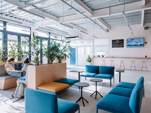 La Universidad de Montevideo estrena facultad con muebles Enea