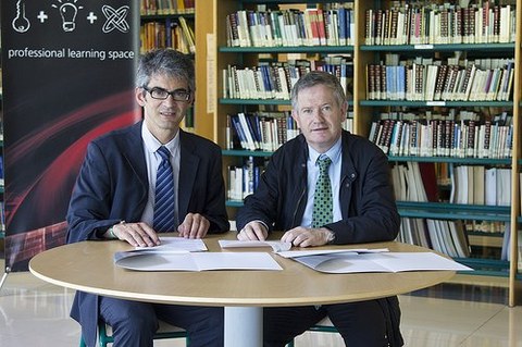 LABORAL Kutxa dona a Mondragon Unibertsitatea 17.000 ejemplares de su Centro de Documentación