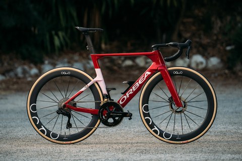Orbea personaliza las Orca Aeros de Lotto-Intermarché para la Vuelta a España 2026