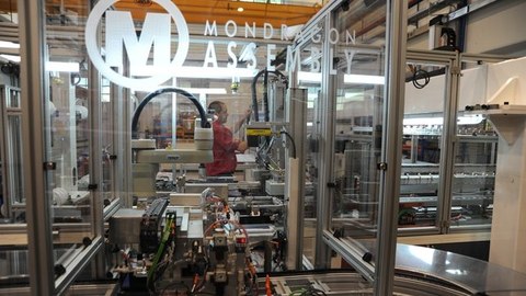 Mondragon Assembly desarrolla la máquina de ensamblar  paneles solares más rápida y eficiente del mundo