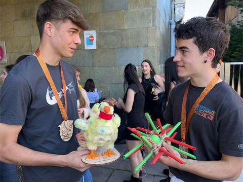 Mondragon Unibertsitatea celebra su tradicional 'Lanzamiento de Huevo'