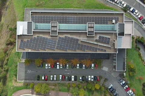 Mondragon Unibertsitatea instala placas solares en su edificio de Garaia