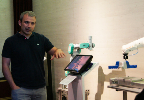 Mondragon Unibertsitatea presenta el robot Kuka KR3 Agilus
