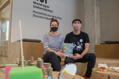 Mondragon Unibertsitatea presenta un libro para profundizar en la experimentación infantil
