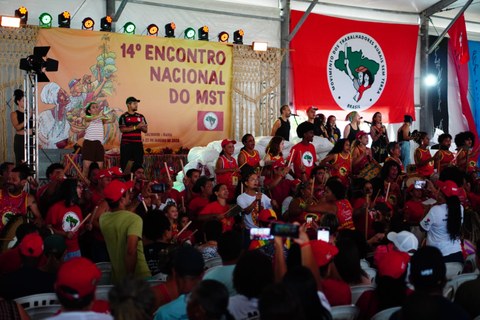 Mundukide en el XIV Encuentro Nacional del MST brasileño
