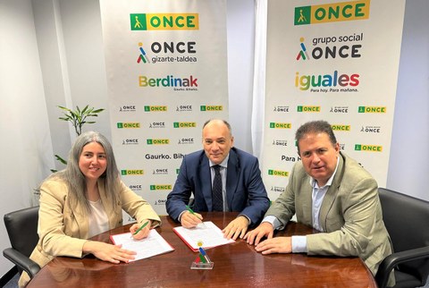 ONCE Euskadi y Eroski extienden su colaboración para la inclusión social de personas con discapacidad visual