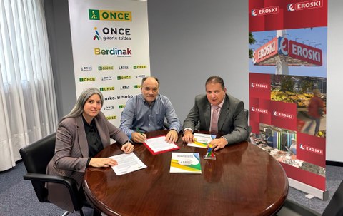 Once Euskadi y Eroski refuerzan su colaboración en favor de las personas ciegas o con discapacidad visual