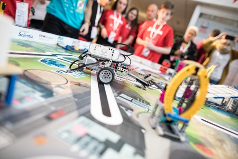 Participa como voluntario en el torneo FLL Euskadi-MONDRAGON
